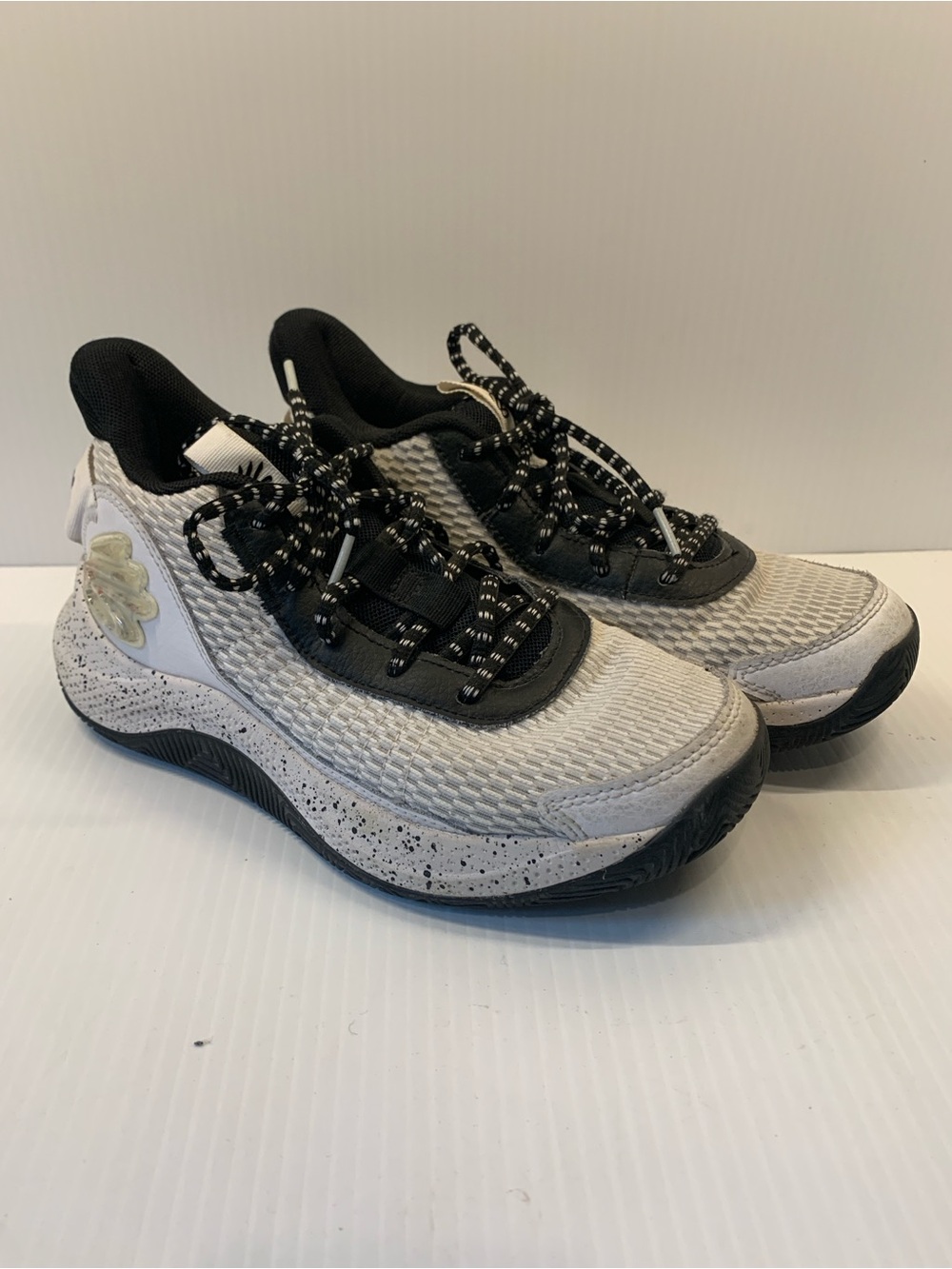 Under Armour Men's white and Black Athletic Sneakers. Curry.